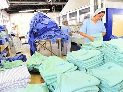 Higienização de uniformes industriais