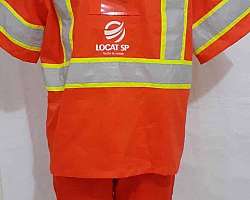Uniforme com faixa refletiva profissional Uniforme com faixa refletiva profissional
