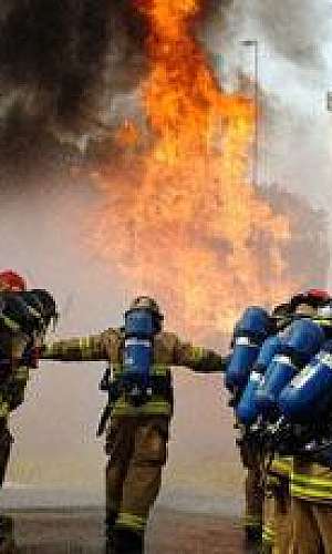 Treinamento de brigada de emergência Treinamento de brigada de emergência