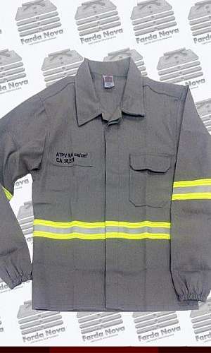 Uniforme antichama para eletricista